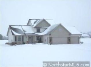 1653 Waters Edge Dr, New Richmond, WI 54017