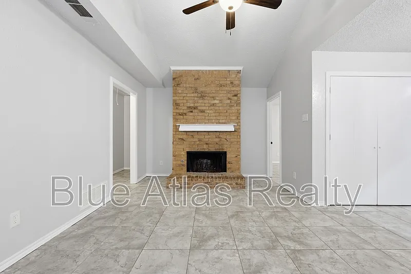 3 bed, 2.0 bath, 1144 sqft, $1,850 — Photo 3