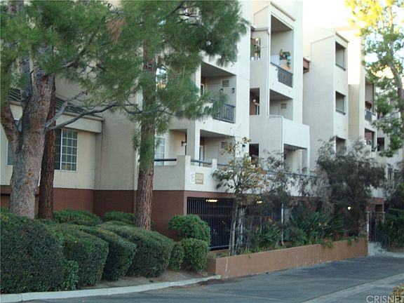 3rd image of 21520 Burbank Blvd APT 208