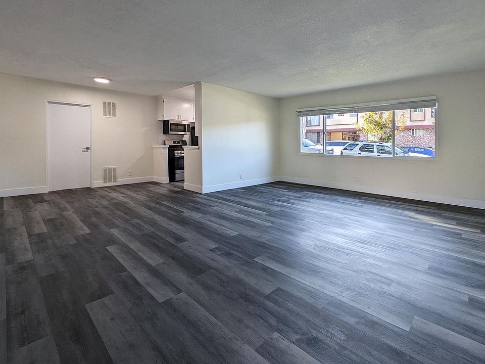 Living / Dining Area