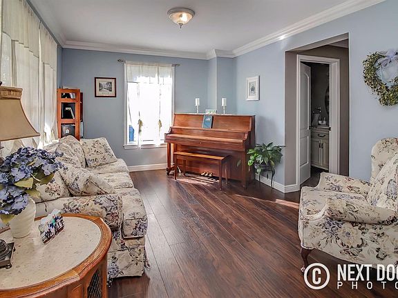4th image of 8828 Somerset Ln