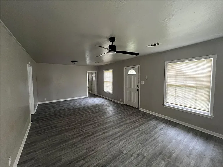 1220 Trinidad St — Photo 2