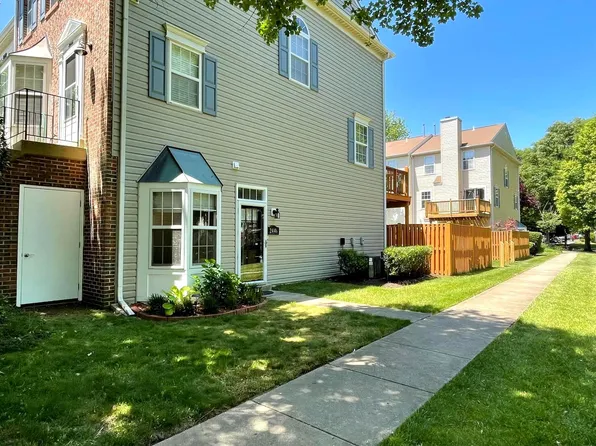 2446 Wentworth Dr #2446, Crofton, MD 21114