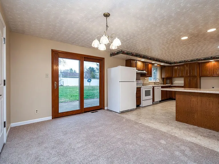 1121 Peidmont Dr — Photo 20