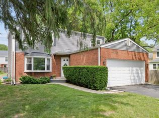 1699 Harding Rd, Northfield, IL 60093