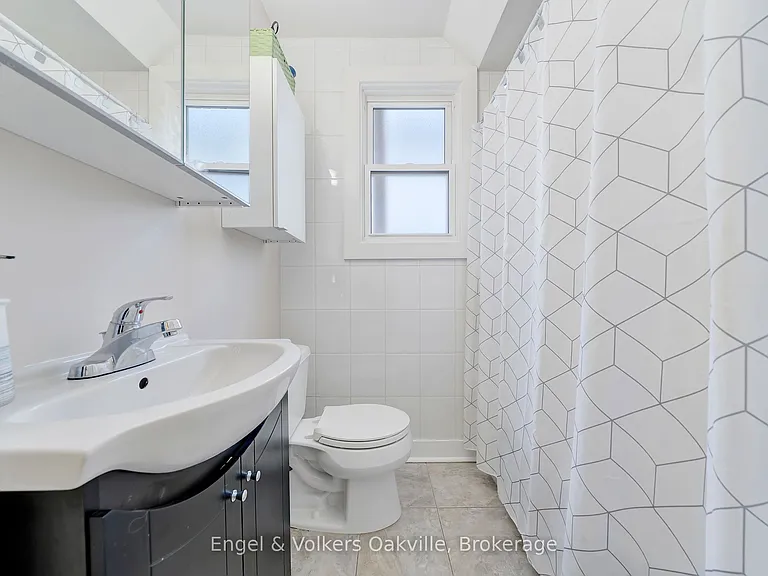 1354 Ontario St — Photo 12