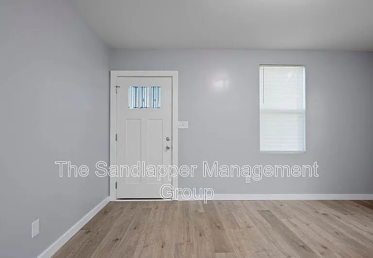 2645 Oregon Ave — Photo 2