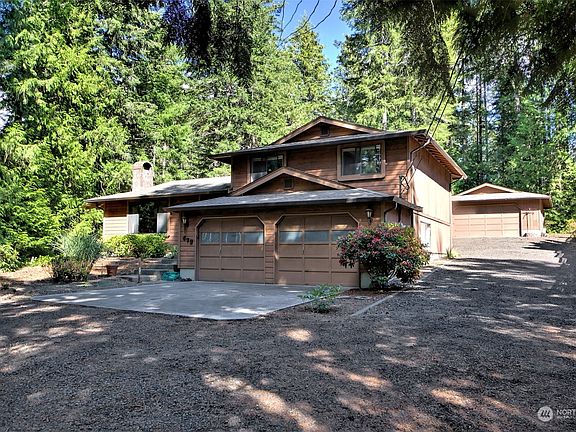 3rd image of 470 E Ballantrae Drive