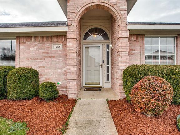 3rd image of 1265 Old Oak Dr