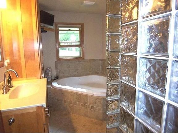 3rd image of 616 Marshal Ct
