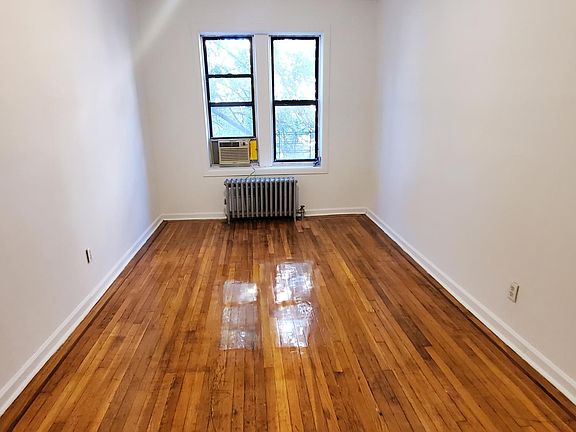 4th image of 308 E 209th St #Bb