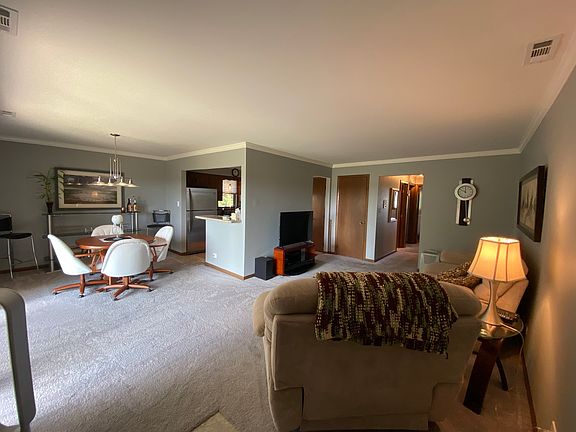 3rd image of 15146 Evergreen Dr