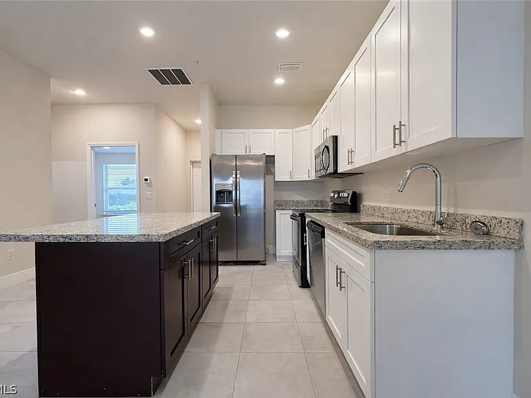 3303 SW 8th Pl #106 — Photo 8