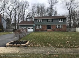 6 Kingsley Dr, Manalapan, NJ