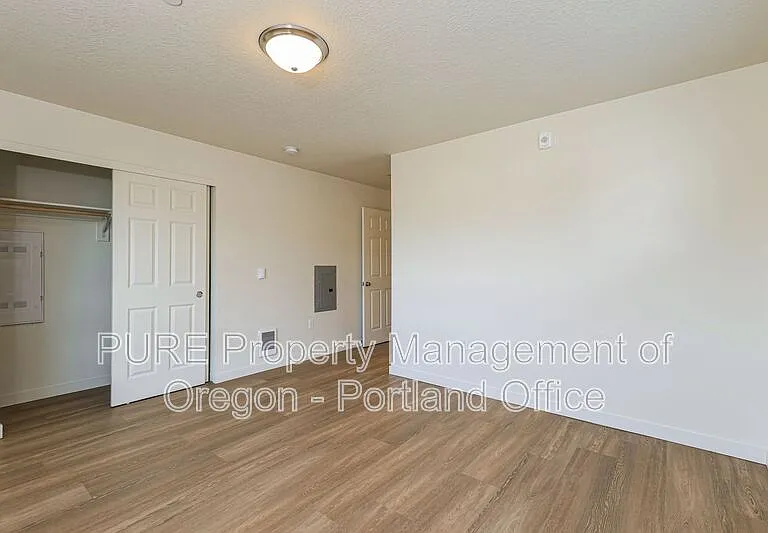 Halsey Crossing Apartments — Photo 23
