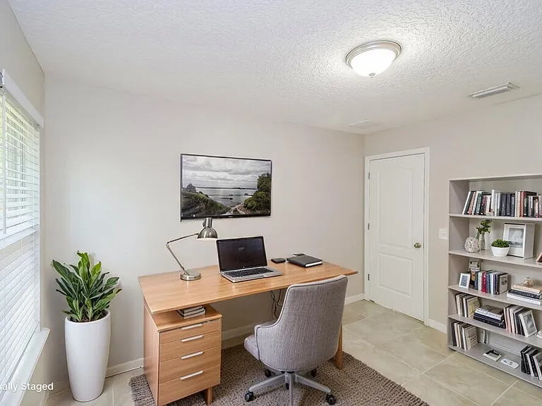 1040 W 7th St — Photo 16