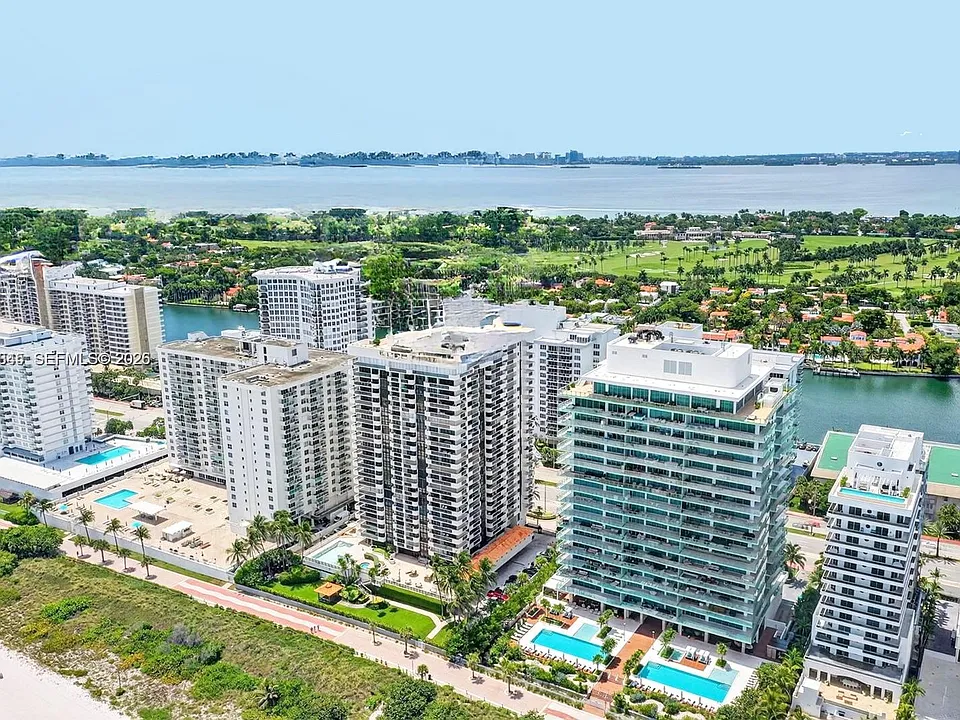 5757 Collins Ave #702