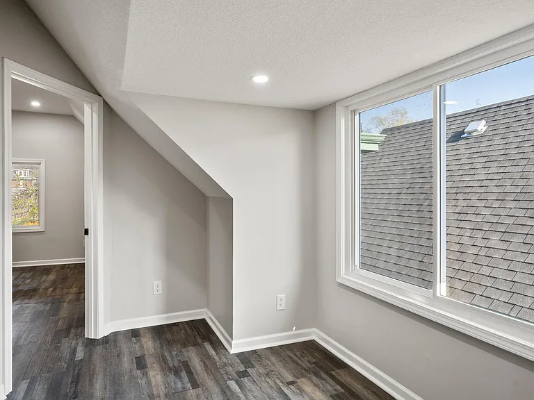 2754 Holmes St — Photo 32