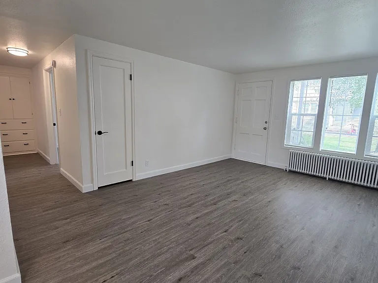 441 NE Winchester St — Photo 3