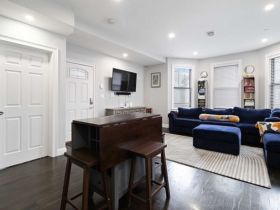 3rd image of 18 Albion St #2