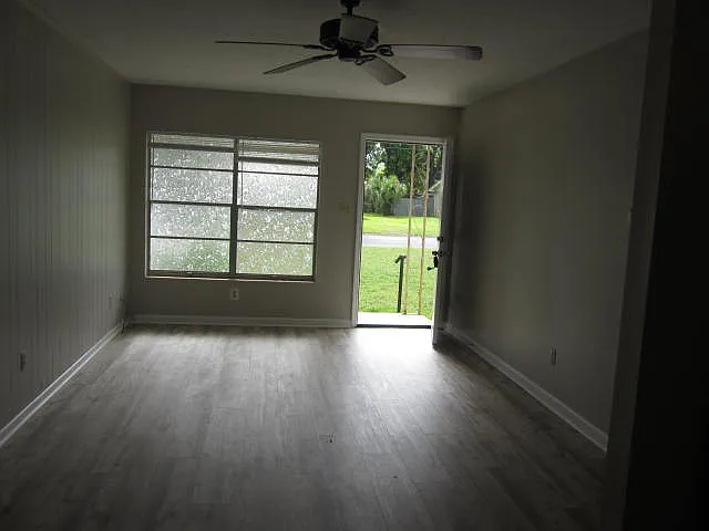 712 Newport Dr — Photo 5