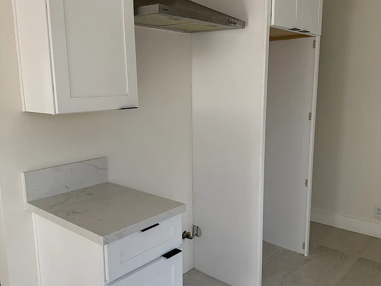 2612 W Century Blvd #1 — Photo 10