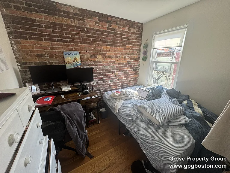 218 W 8th St #3 — Photo 2