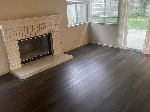 4th image of 327 Hartford Cir