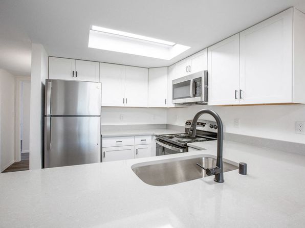 12050 Candelaria Rd NE APT 7