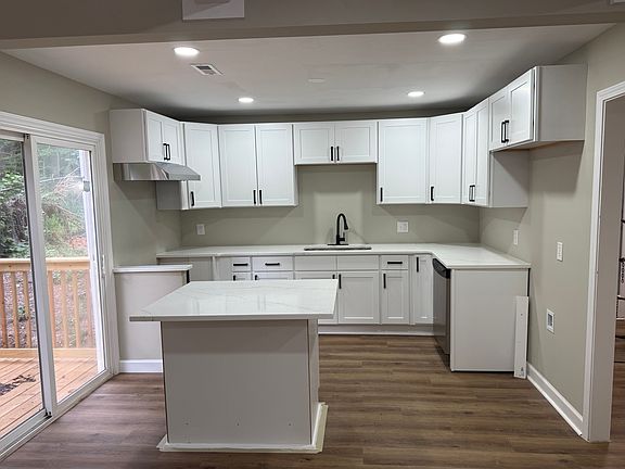5th image of 6008 Hedgerow Cir