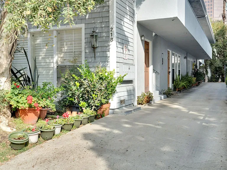 218 S Gale Dr — Photo 24