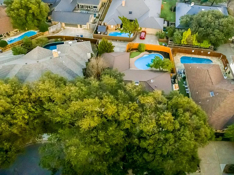 8810 Vista Oaks Cir — Photo 32