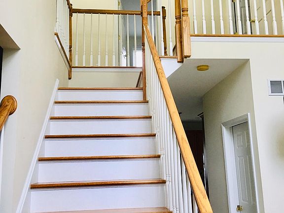 5th image of 117 Churchill Ave