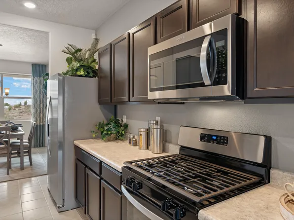 66 Tome Vista Dr, Los Lunas, NM 87031