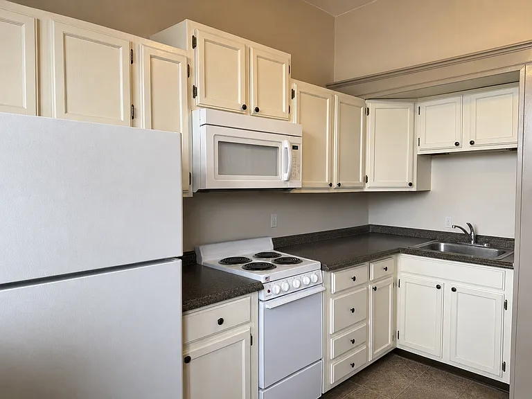 Welcome to Lancaster's First Ever Multi-Unit Apartment Building - Historic Hamilton Suites! — Photo 12
