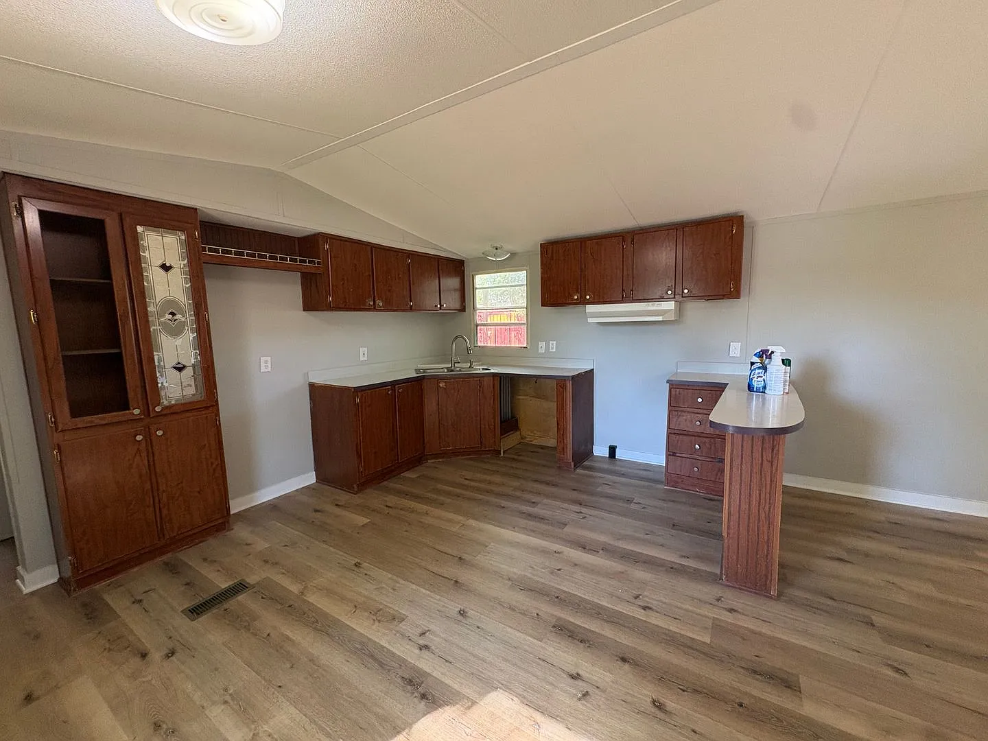 131 Mapleleaf Drive - 131 Mapleleaf Drive — Photo 3