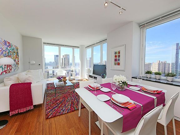 3rd image of 160 W 62nd St APT 22G