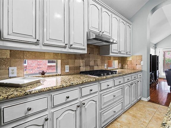 4th image of 18642 Tall Oak Dr