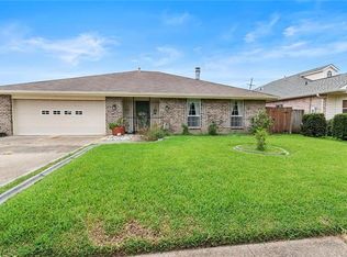 205 Colonial Club Dr, Harahan, LA 70123