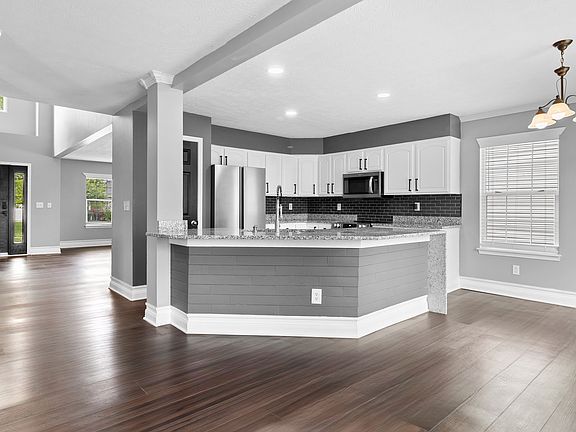 4th image of 6529 Sussex Dr