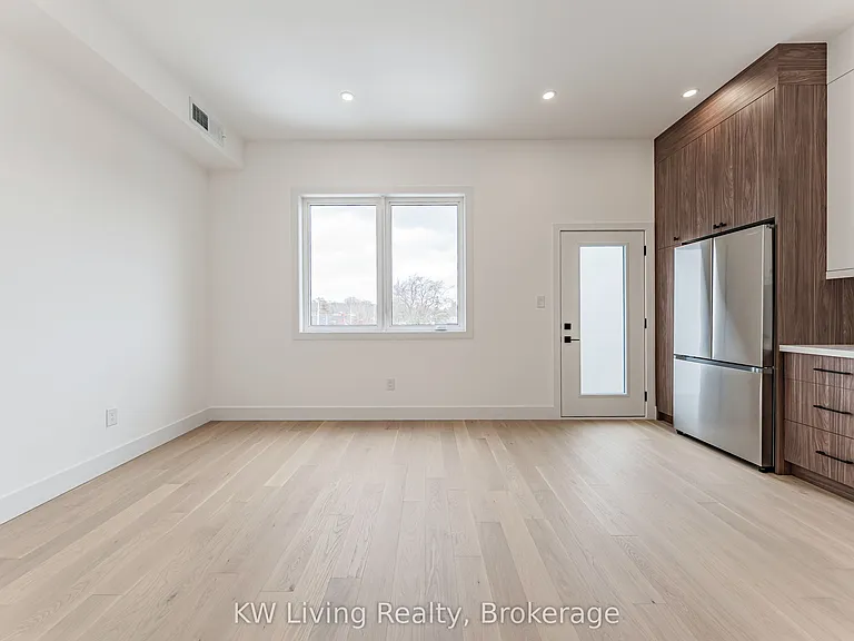 712 Eglinton Ave E — Photo 40