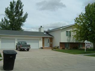3366 Desert Star Ln, Grand Forks, ND 58201