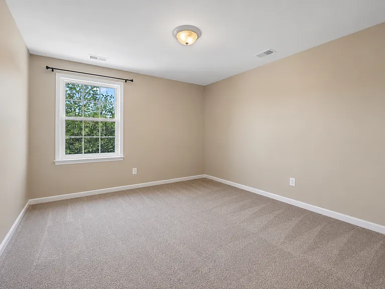 1604 Stable Ln — Photo 2