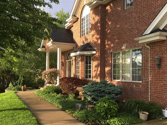 2nd image of 343 Castle Wynd Dr