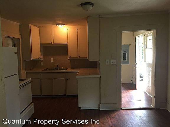 3rd image of 2100 Emma St