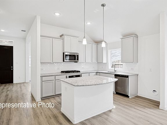 3rd image of 4372 Biddle St