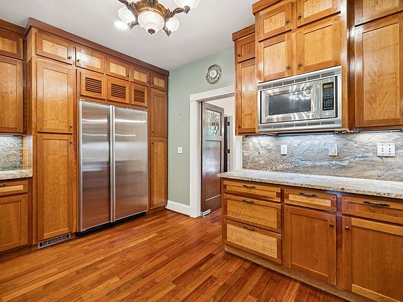 11th image of 1374 Peter Pond Rd