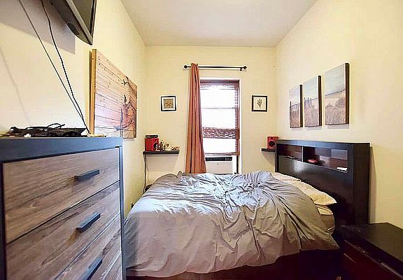 5th image of 128 W 75th St APT 3B