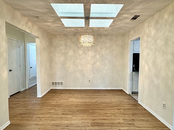 4th image of 4120 McClary Dr
