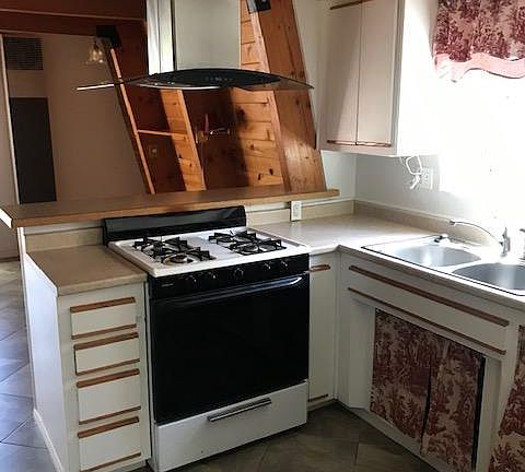 3rd image of 863 Nadelhorn Dr